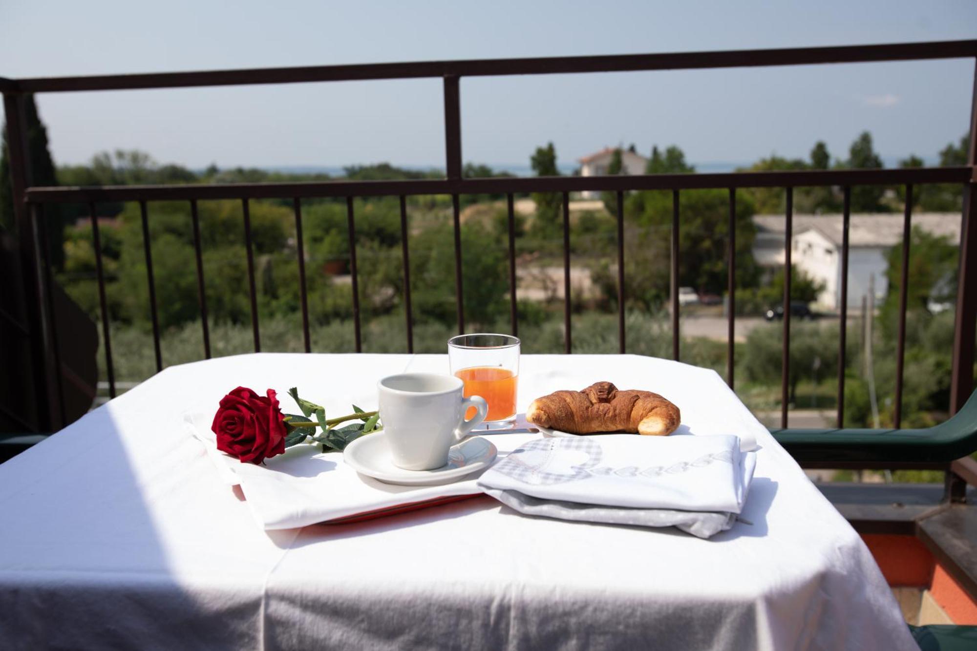 Holidays Aparthotel 2*